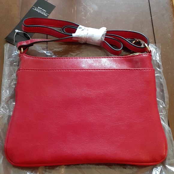 SOLD *Mondani Red NWT Stacy Crossbody Bag,Cute! - Picture 4 of 5